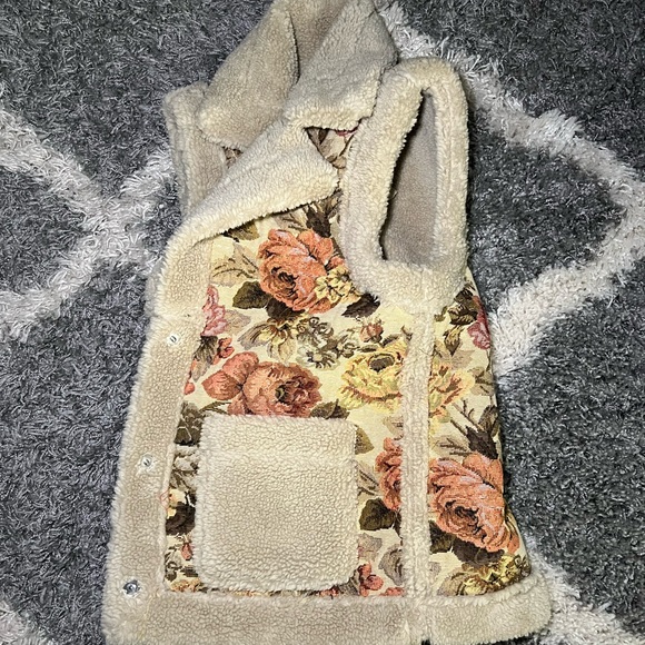 Altar'd State Beige Floral Sherpa Vest - Picture 8 of 8